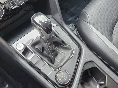 Used 2022 Volkswagen Taos SEL image 17