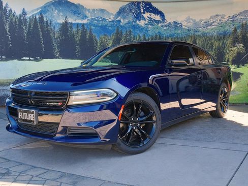 Used 2016 Dodge Charger SE w/ Blacktop Package RWD image 1