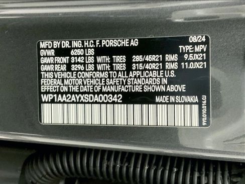 Used 2025 Porsche Cayenne image 32