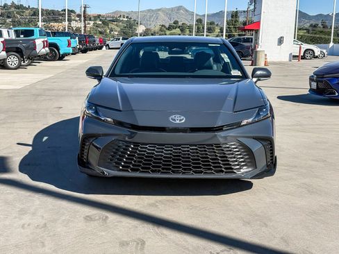 Used 2025 Toyota Camry SE image 7