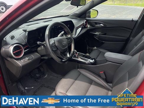 Used 2024 Chevrolet Trax RS w/ Sunroof Package FWD image 11
