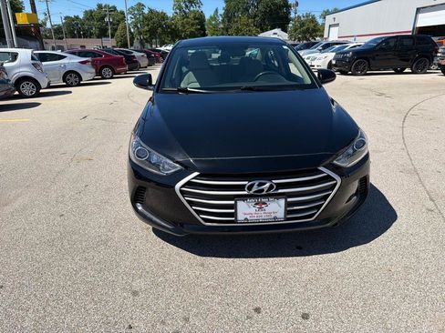 Used 2017 Hyundai Elantra SE FWD image 3