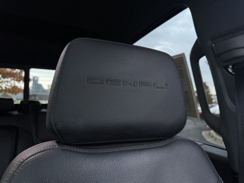 Used 2023 GMC Sierra 2500 Denali image 34