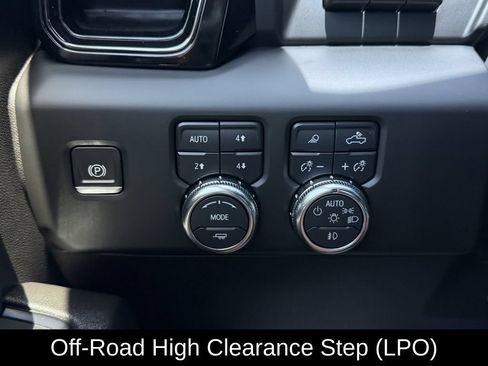 Used 2024 GMC Sierra 2500 AT4 w/ AT4 Premium Plus Package AWD/4WD image 32