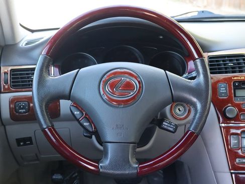 Used 2004 Lexus ES 330 FWD image 18