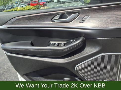 Used 2024 Jeep Grand Cherokee Limited w/ Black Appearance Package AWD/4WD image 22