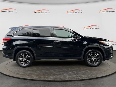 Used 2019 Toyota Highlander Plus w/ Protection Package #3 AWD/4WD image 6