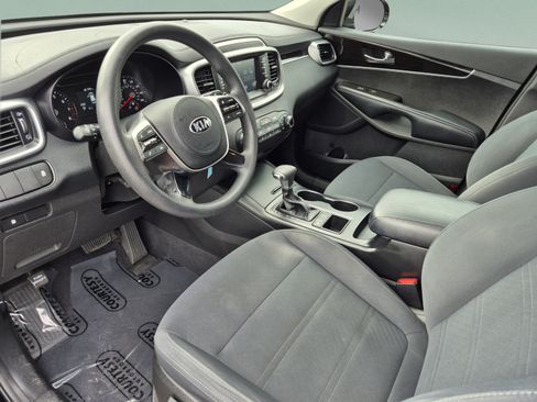 Used 2019 Kia Sorento L FWD image 18
