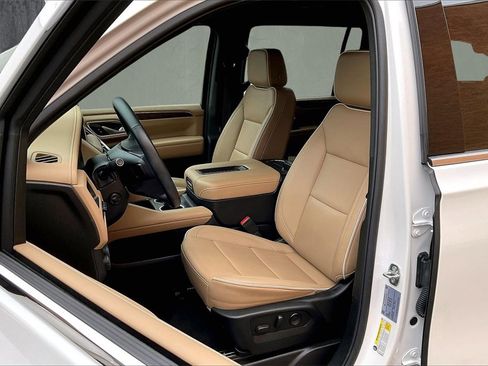 Used 2024 Chevrolet Suburban Premier image 21