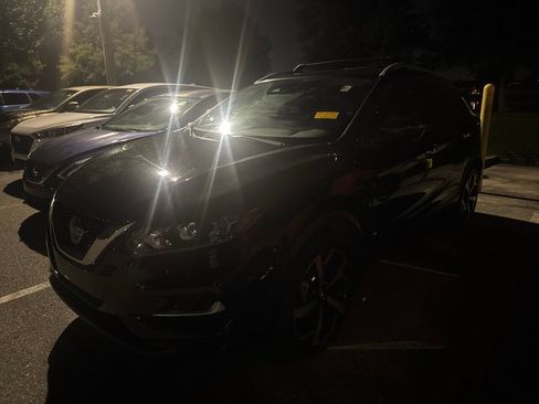 Certified 2021 Nissan Rogue Sport SL FWD image 2