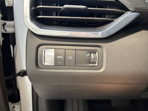 Used 2026 GMC Acadia Elevation w/ Elevation Premium Package FWD image 13
