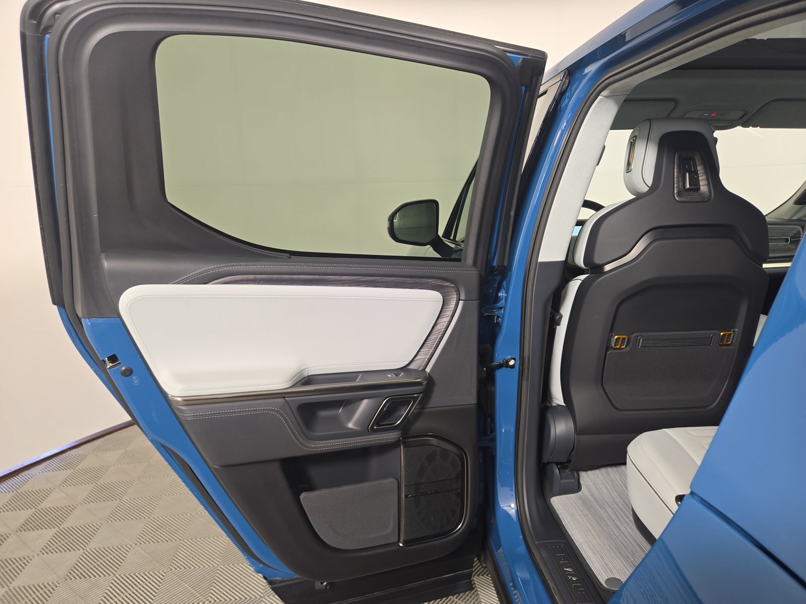 Used 2022 Rivian R1T Launch Edition AWD/4WD image 17