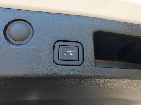 New 2026 Chevrolet Equinox LT w/ Convenience Package II AWD/4WD image 9