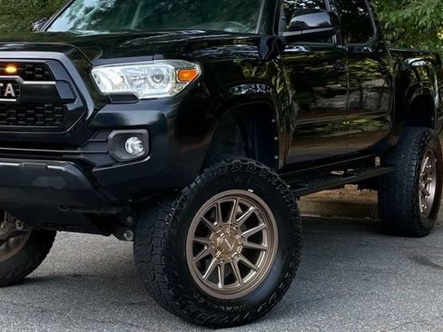 Used 2022 Toyota Tacoma SR w/ SR Convenience Package RWD image 2