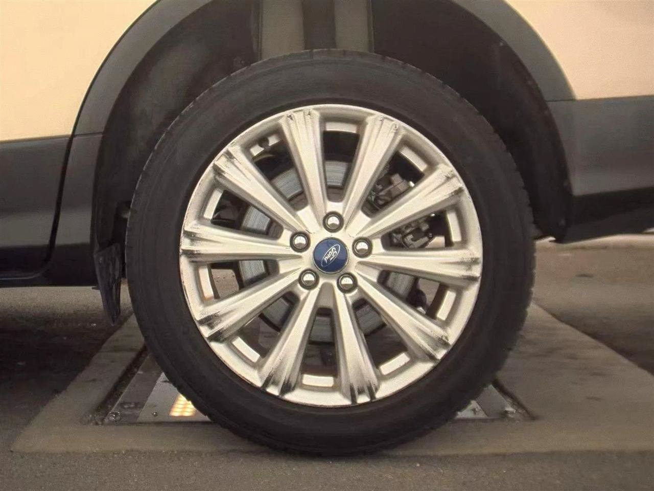 Used 2017 Ford Escape Titanium FWD image 12