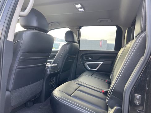 Used 2016 Nissan Titan PRO-4X w/ Pro-4x Convenience Package image 4