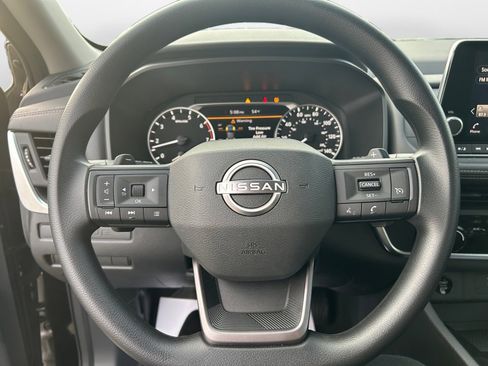 Used 2025 Nissan Rogue S image 10