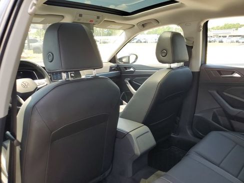 Certified 2023 Volkswagen Jetta SE FWD image 17