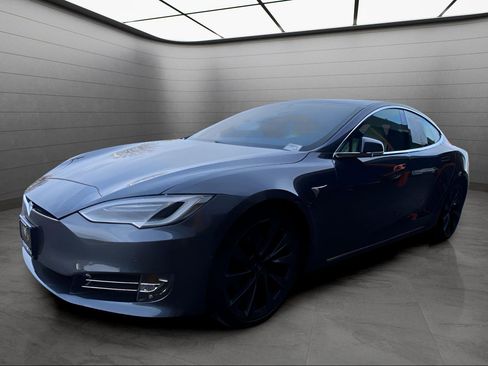 Used 2019 Tesla Model S 100D image 1