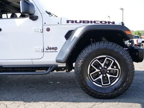 Used 2024 Jeep Gladiator Rubicon w/ Technology Group AWD/4WD image 45