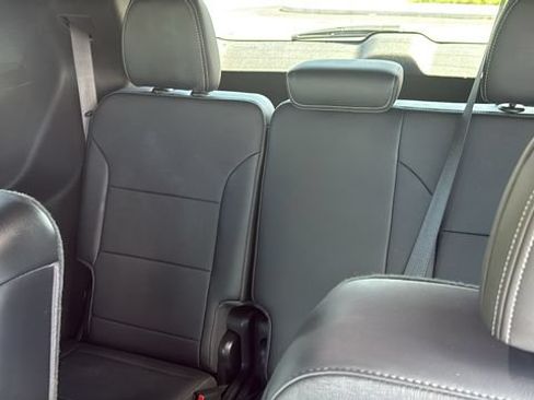 Used 2025 Buick Enclave Preferred FWD image 27