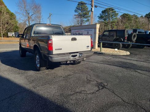 Used 2005 Ford F250 Lariat image 5