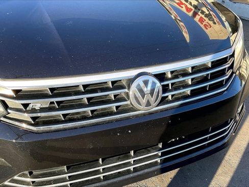 Used 2018 Volkswagen Passat 2.0T R-Line image 28