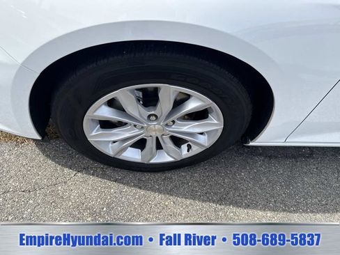 Used 2025 Chevrolet Malibu LT FWD image 12