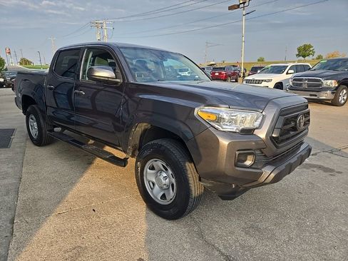 Used 2022 Toyota Tacoma SR image 14