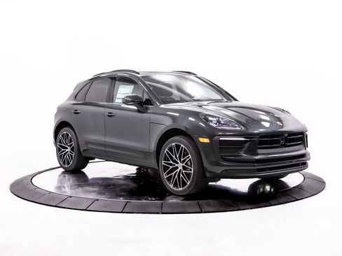 Certified 2026 Porsche Macan AWD/4WD image 9