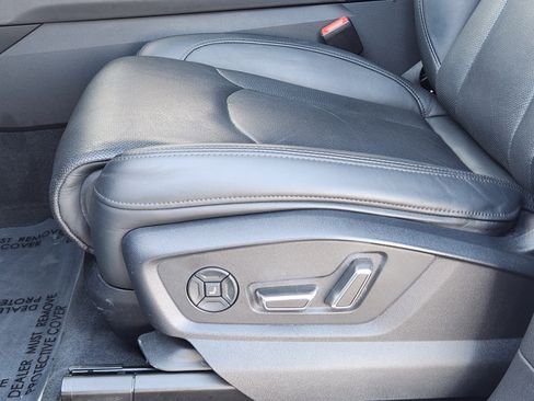 Used 2021 Audi Q8 Prestige w/ Prestige Package image 25