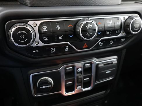 Used 2019 Jeep Wrangler Unlimited Sahara w/ Safety Group AWD/4WD image 27