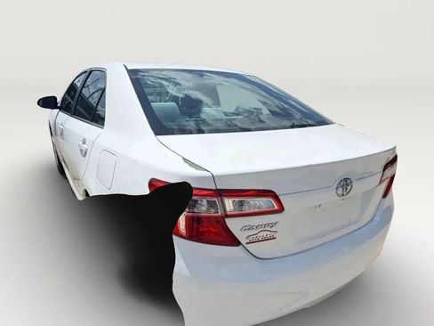 Used 2014 Toyota Camry FWD image 6