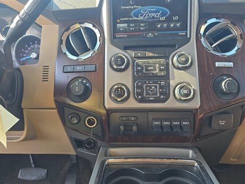 Used 2015 Ford F250 Lariat w/ Lariat Interior Package AWD/4WD image 9