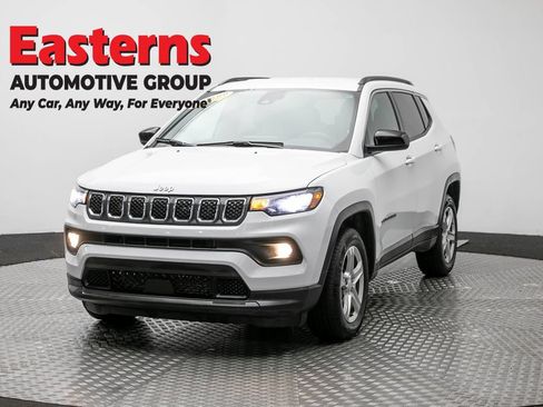 Used 2024 Jeep Compass Latitude AWD/4WD image 1
