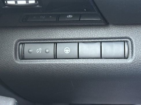 Certified 2024 Nissan Pathfinder SV image 32