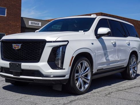 Used 2025 Cadillac Escalade Sport w/ Touring Package AWD/4WD image 4