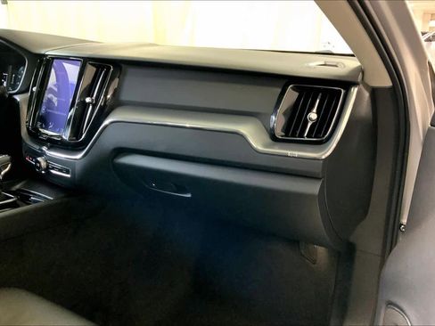 Used 2019 Volvo XC60 T6 Momentum w/ Premium Package image 18