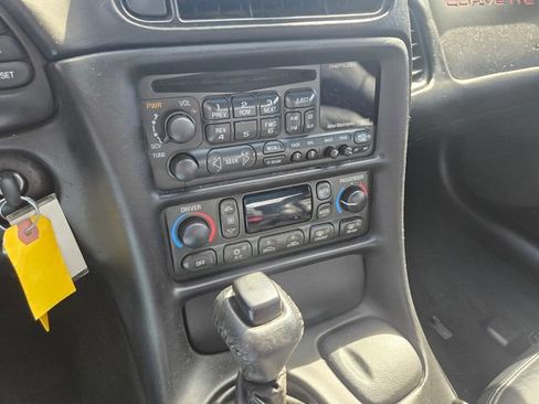 Used 2003 Chevrolet Corvette Convertible RWD image 16
