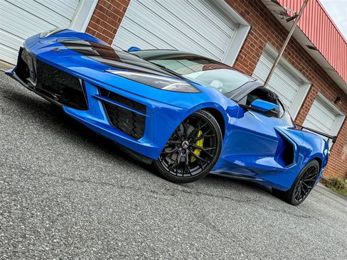 Used 2024 Chevrolet Corvette Stingray Coupe w/ 1LT RWD image 9