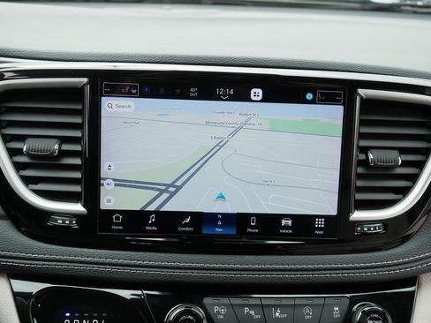 Used 2021 Chrysler Pacifica Touring-L w/ Premium & Safety Sphere Group FWD image 27