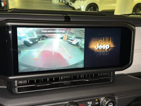 Used 2024 Jeep Wrangler Unlimited Sahara AWD/4WD image 26