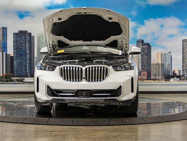 Used 2025 BMW X5 xDrive40i w/ Premium Package AWD/4WD image 4