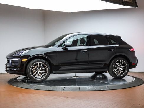 Certified 2025 Porsche Macan AWD/4WD image 2