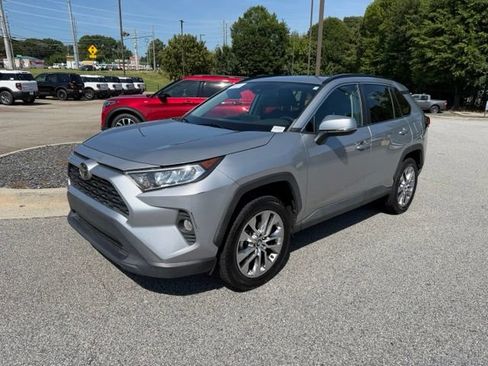 Used 2020 Toyota RAV4 XLE Premium FWD image 4