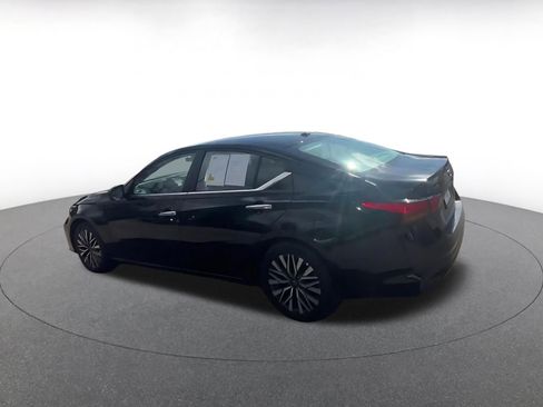Used 2025 Nissan Altima 2.5 SV FWD image 10