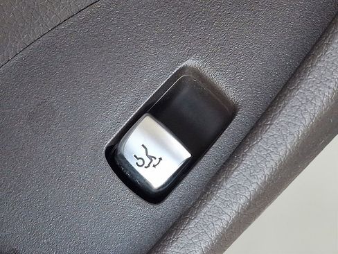 Used 2018 Mercedes-Benz E 400 4MATIC Coupe image 26