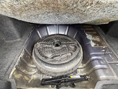 Used 2013 Ford Fiesta Titanium FWD image 20