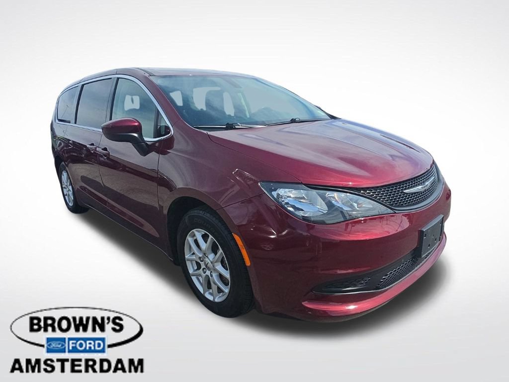 Used 2022 Chrysler Voyager LX FWD image 1