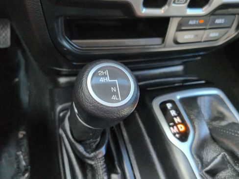 Used 2018 Jeep Wrangler Unlimited Sport S AWD/4WD image 21